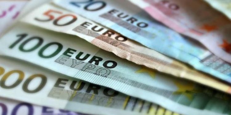 Dolar AS Terpuruk, Inflasi Euro Melambat - Apa yang Terjadi
